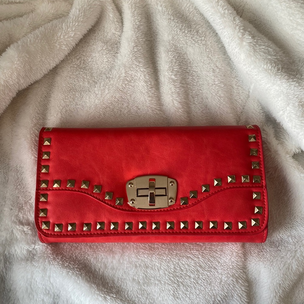 Coral clutch